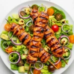 Salade de Brochettes de Poulet au BBQ
