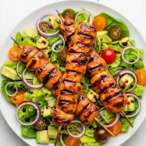 Salade de Brochettes de Poulet au BBQ
